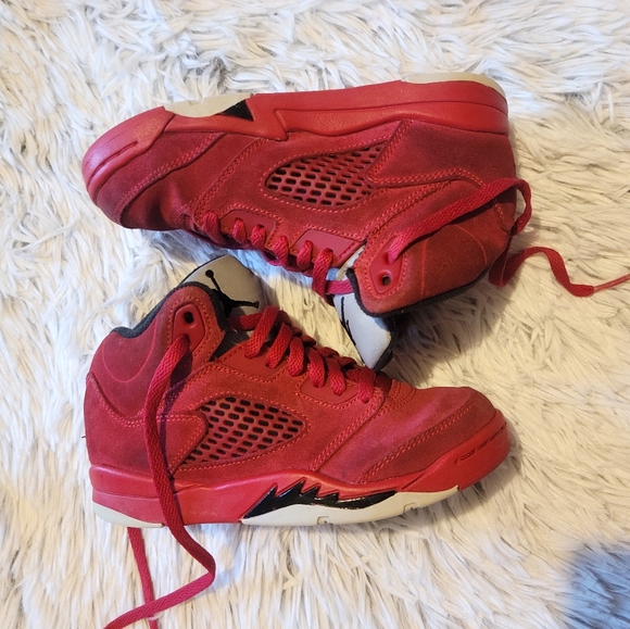 Jordan Sneakers - Picture 4 of 6